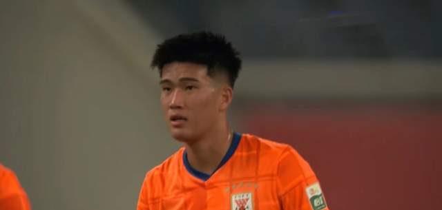 在禁区内争