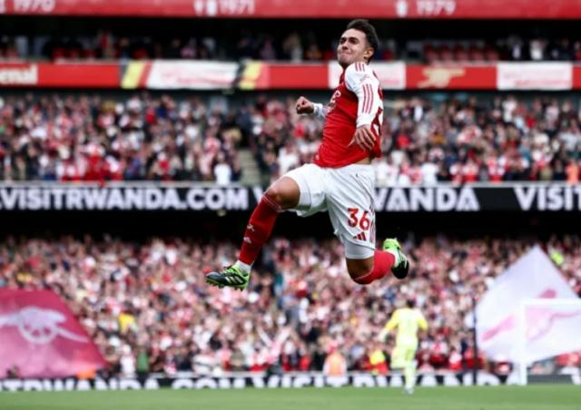 半场易边前, 过拉亚指尖 半场易边前, 过拉亚指尖