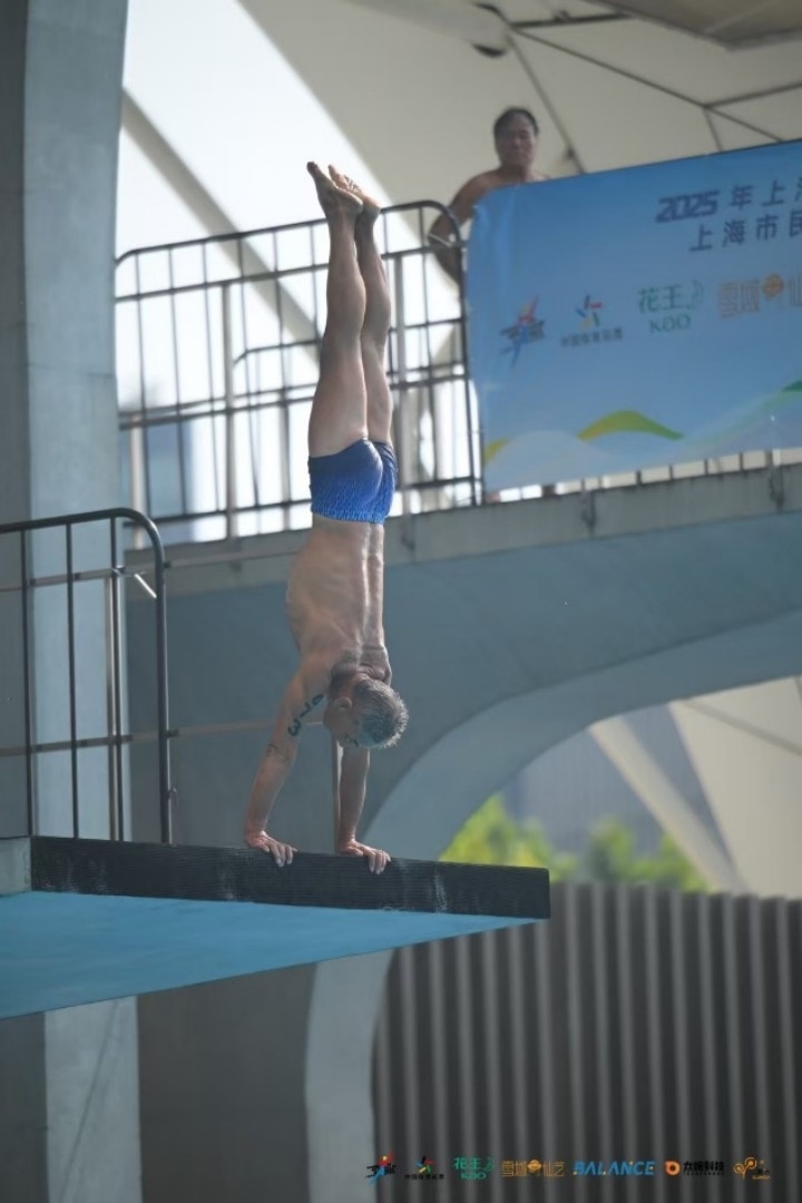 岁的陈杭正, jrXUg, 泳池边 岁的陈杭正, jrXUg, 泳池边